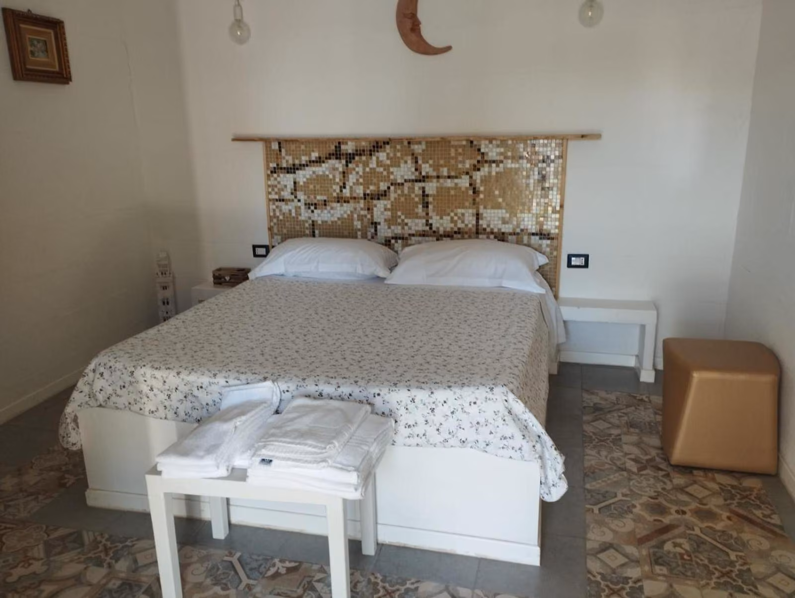 Camera doppia de Gli oleandri a Marina di Ginosa con letto matrimoniale e scrivania