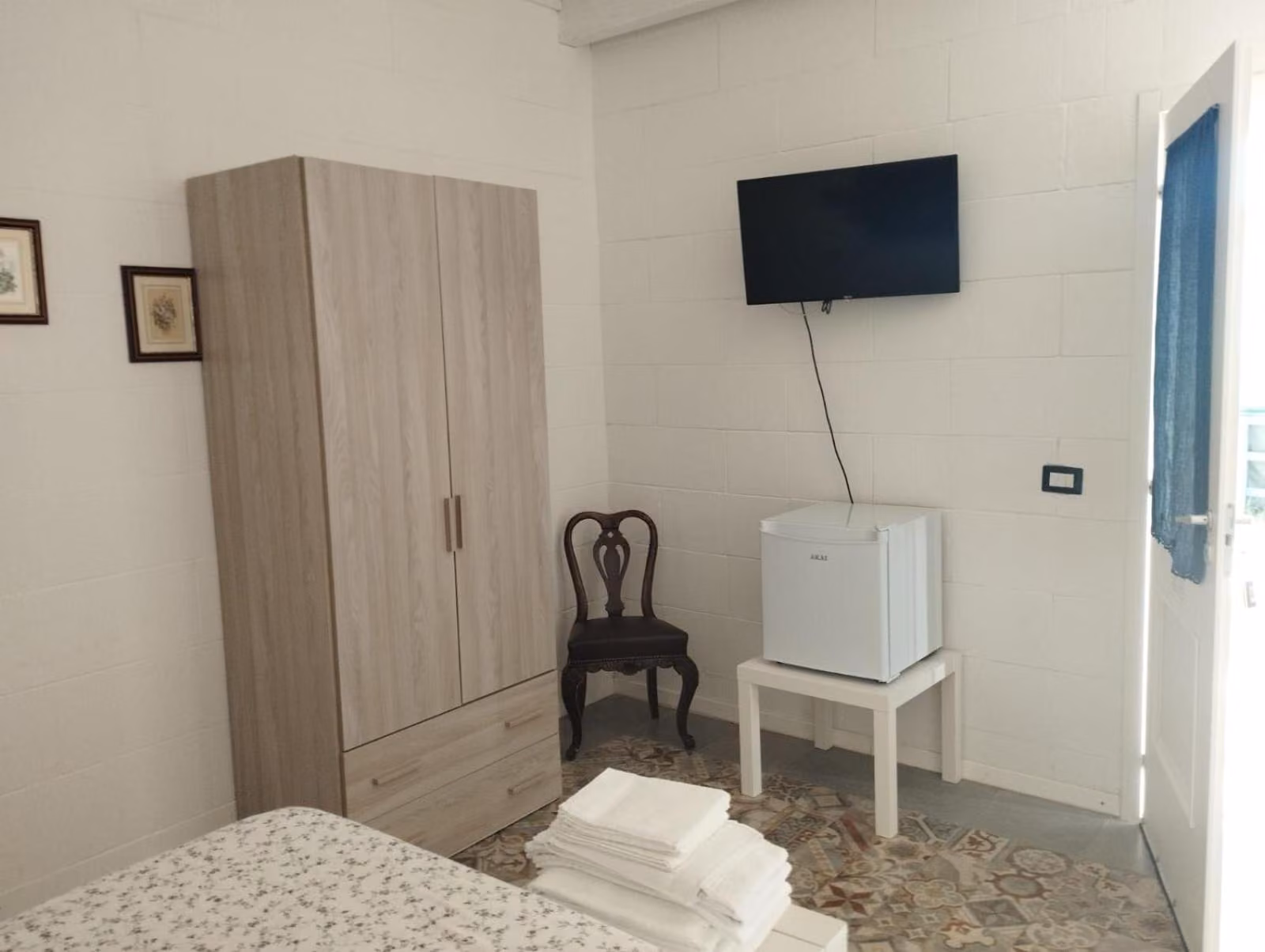 Camera quadrupla de Gli oleandri con letto, TV e sedia
